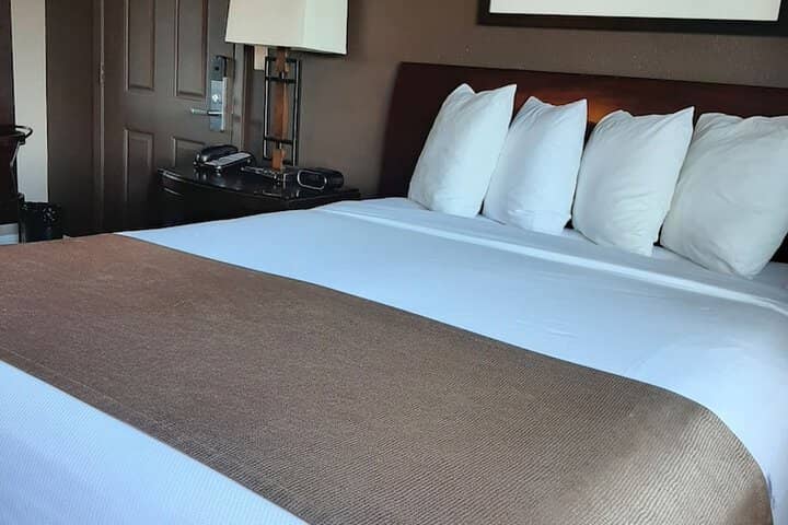 Room 2 of 60