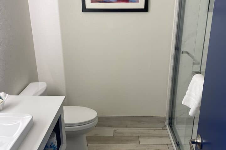 Room 43 of 60