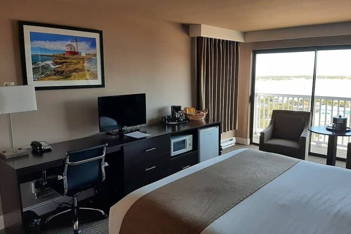 Room 4 of 60