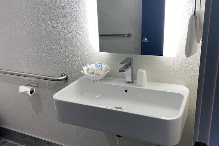 Room 13 of 60